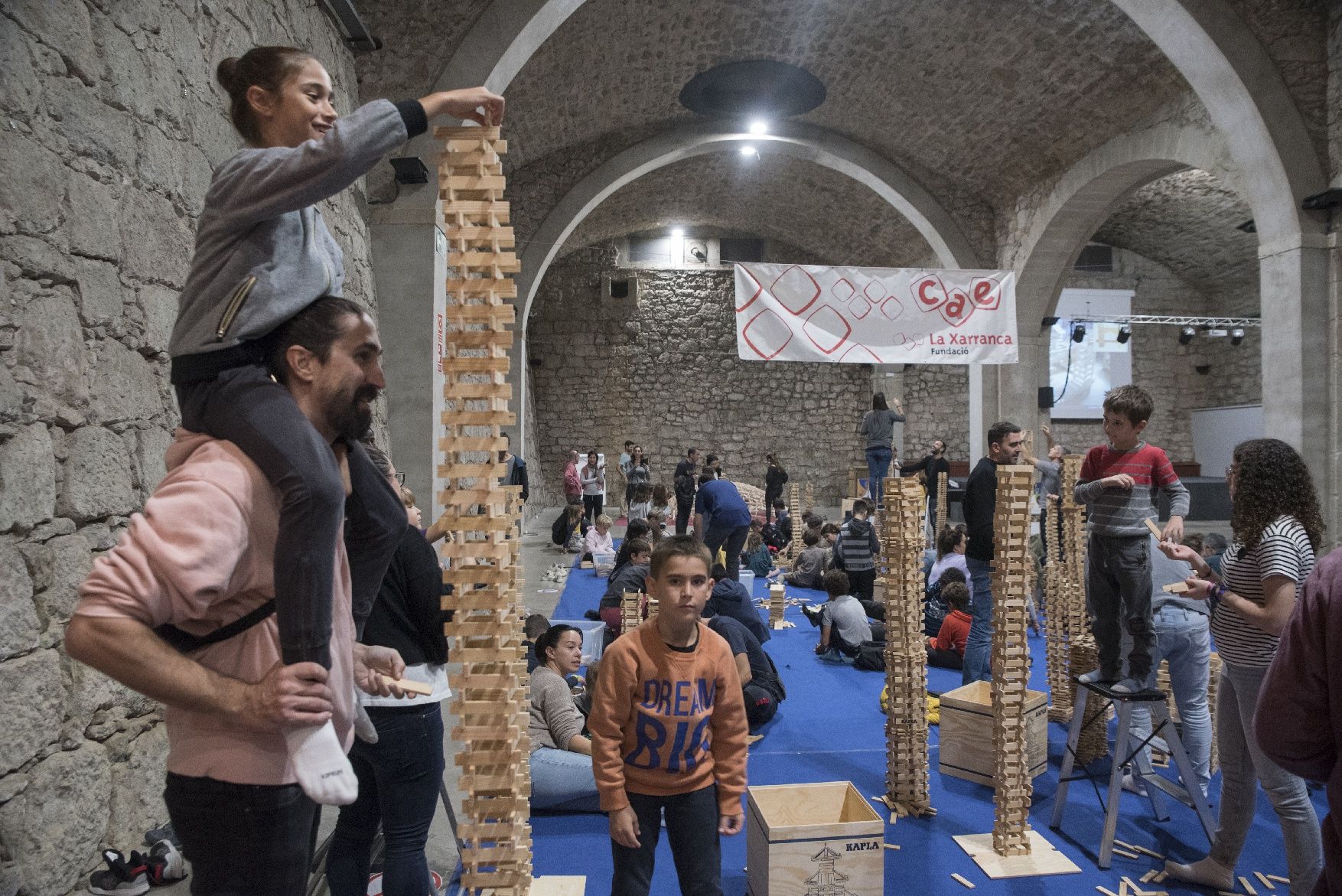 Les imatges del primer dia de l'activitat Kapla al Museu de l'Aigua i el Tèxtil