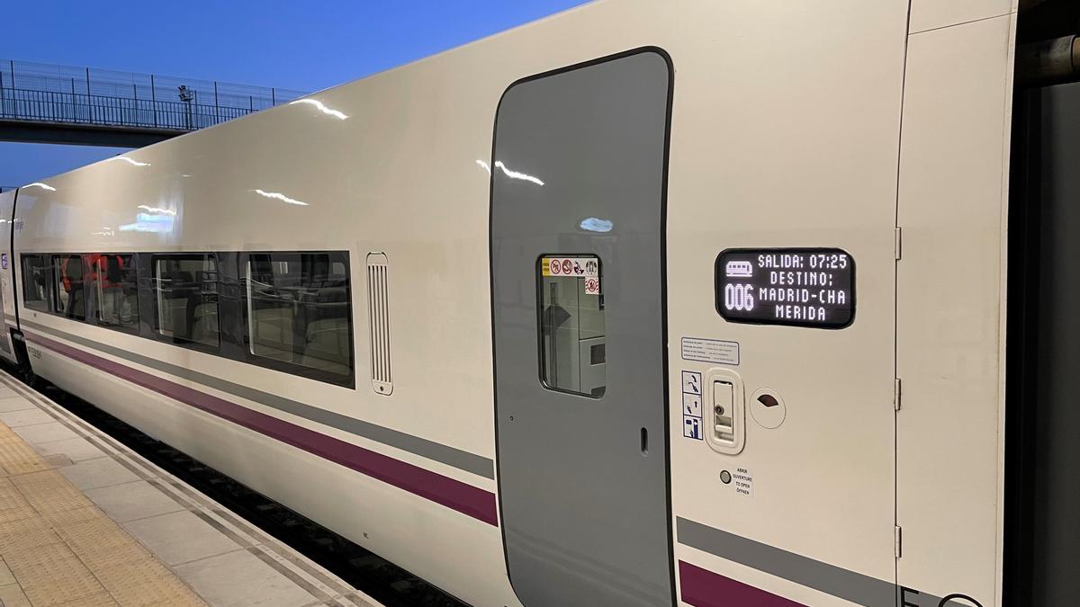 Nuevo tren Alvia puesto en servicio en Badajoz.