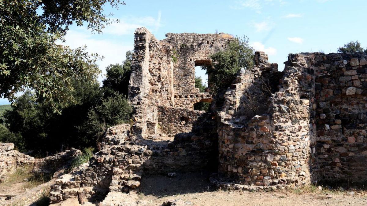 Restes del castell de Sant Iscle. | DIARI DE GIRONA