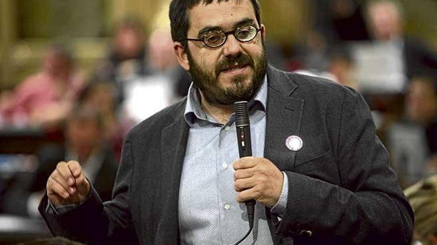 El conseller de Medio Ambiente, Vicenç Vidal, en un pleno del Parlament.