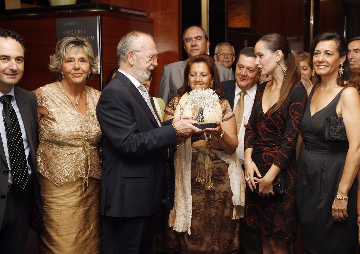 Isabel López Mayorga, en el centro, en una foto de archivo.