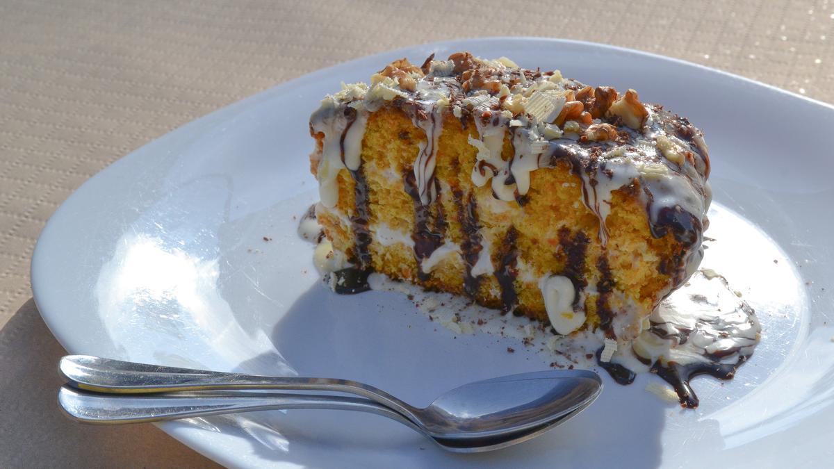 Una ración de su famosa tarta de zanahoria.