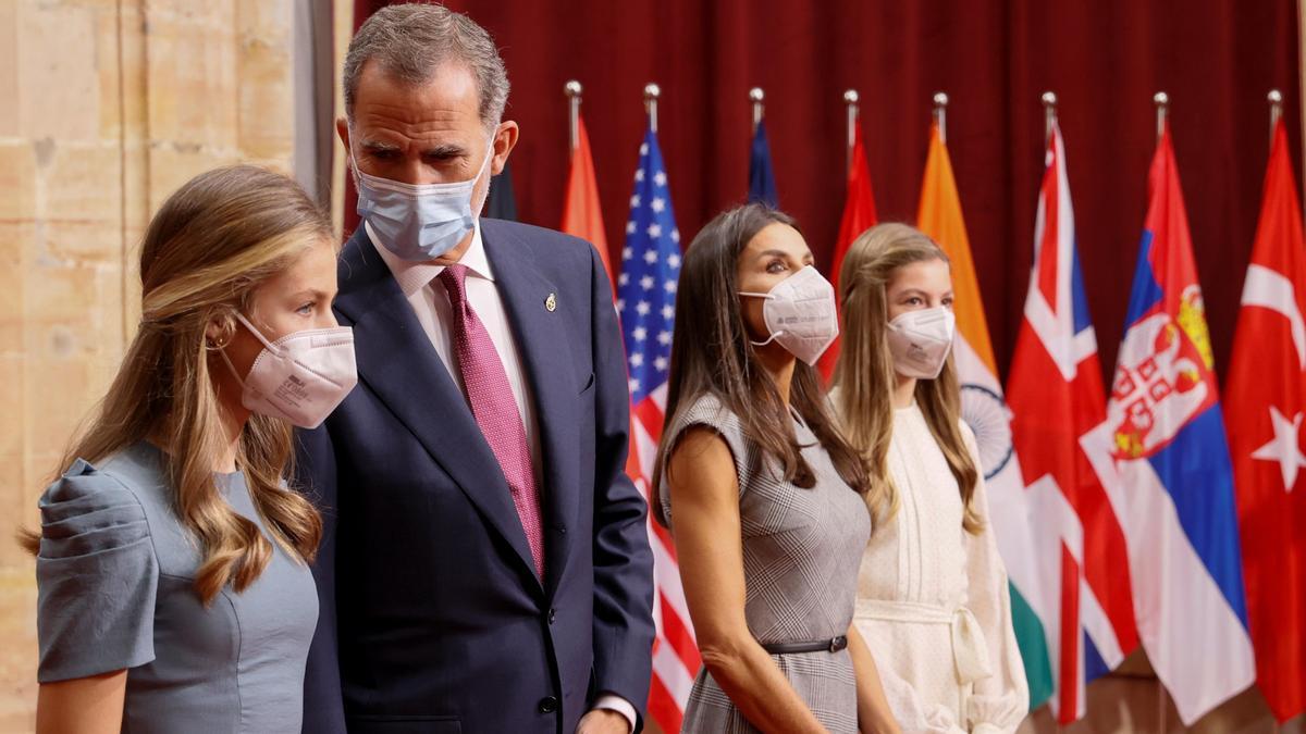 Los reyes Felipe y Letizia, la princesa Leonor y la infanta Sofía reciben en audiencia a los galardonados con las &quot;Medallas de Asturias 2021&quot;..