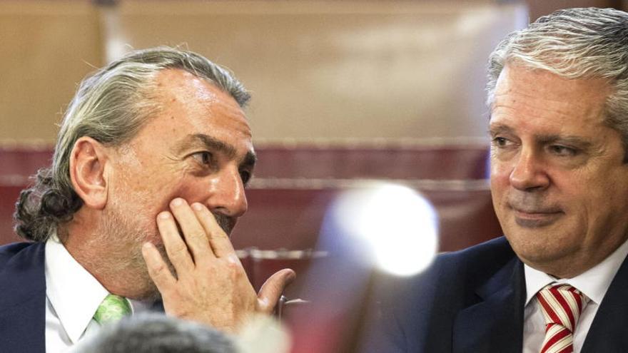 Correa y Crespo, durante un juicio.