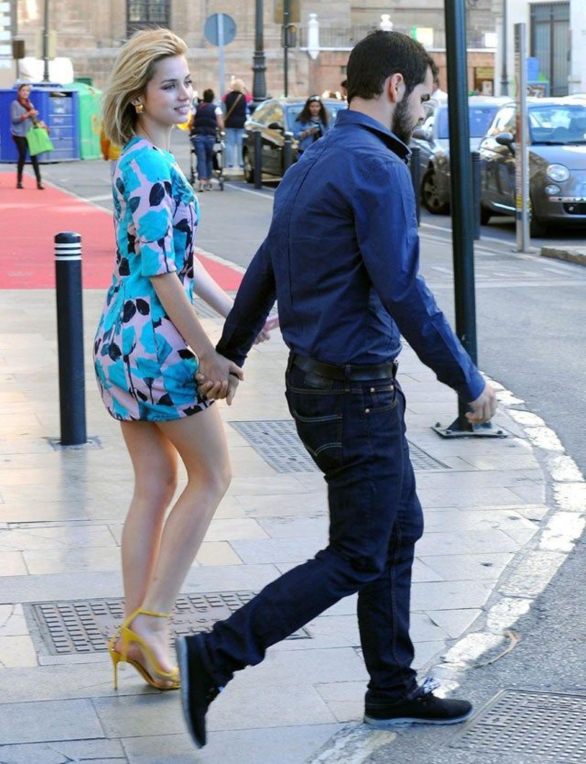 Ana de Armas y David Victori, de la mano por Málaga