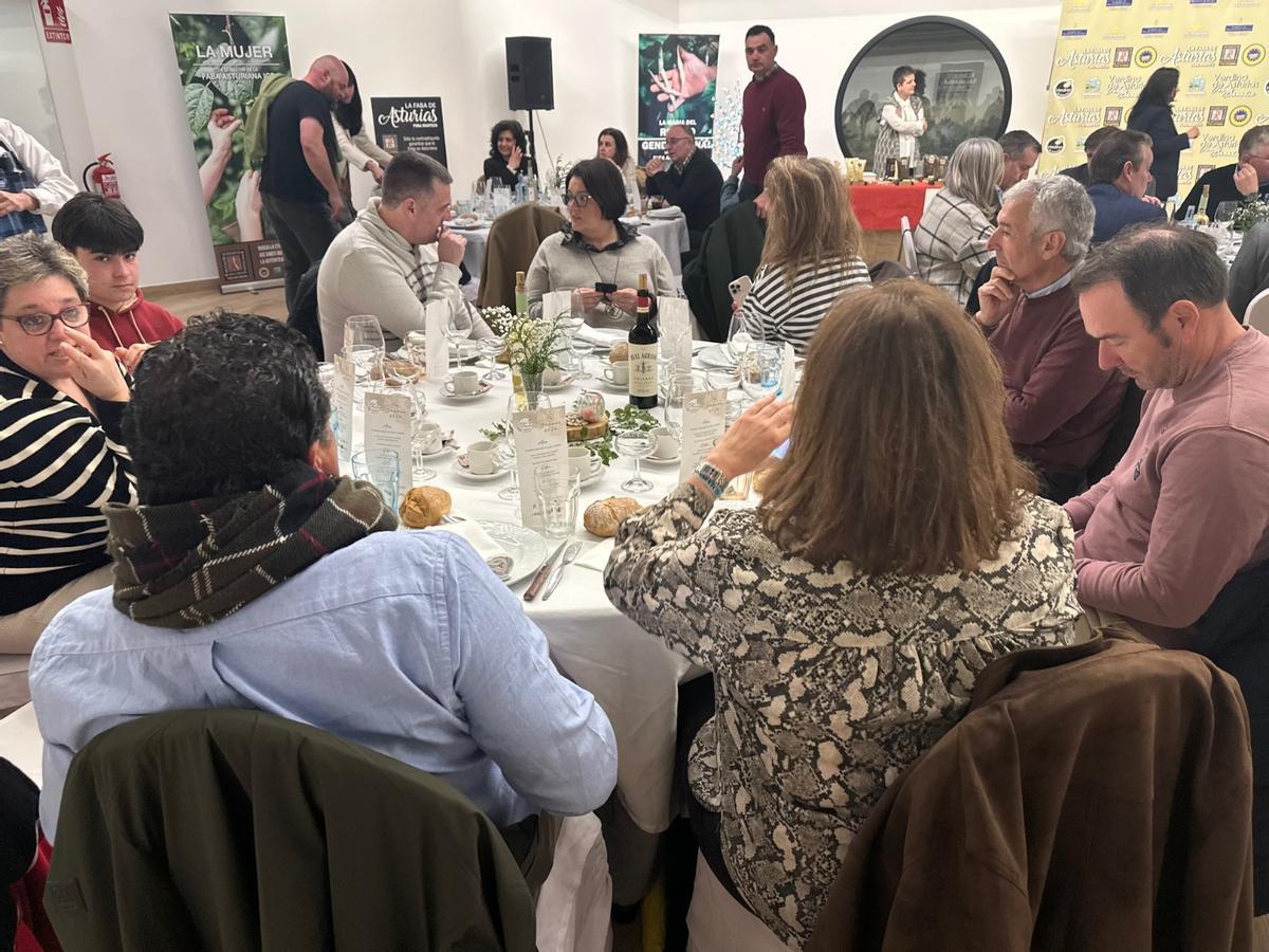 En imágenes: la gala de entrega de premios de la faba asturiana y la verdina, con sede en Luarca, derrocha ilusión