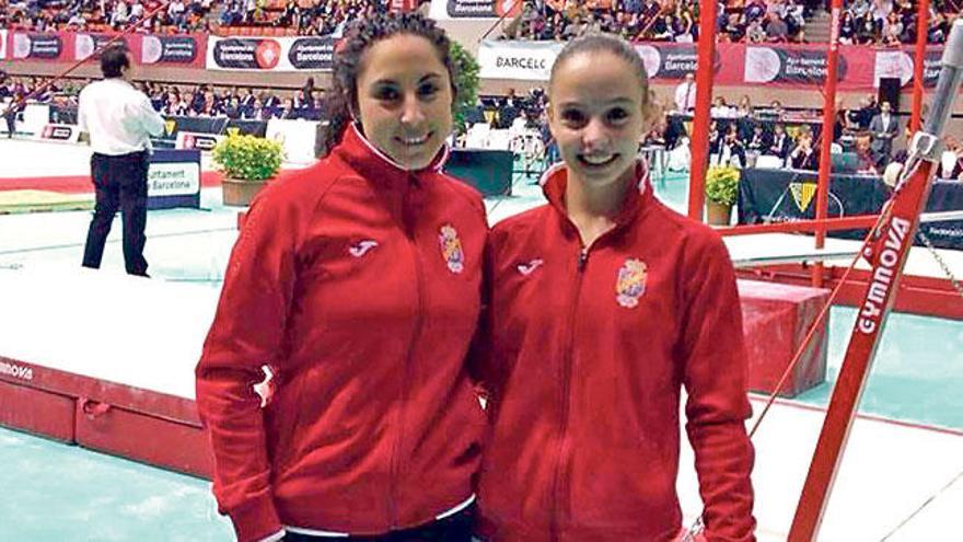 Claudia Colom y la entrenadora Raquel Pascual, en Barcelona.