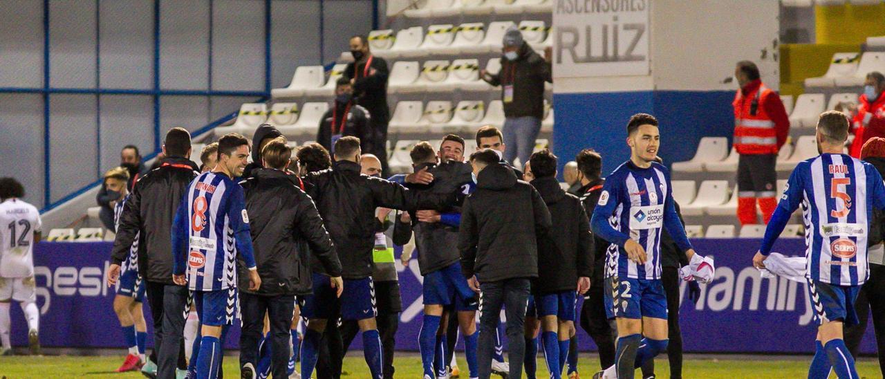 El Alcoyano hace historia y elimina al Madrid de la Copa del Rey (2-1).