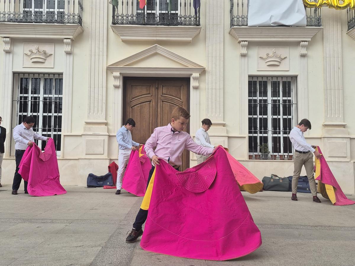 Exhibición en la Plaza de España de Cabra por parte de los alumnos.
