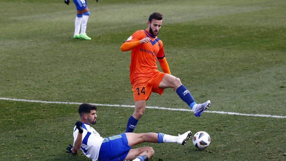 Isaiah Navarro en un duelo con el Deportivo Aragón en la Ciudad Deportiva.