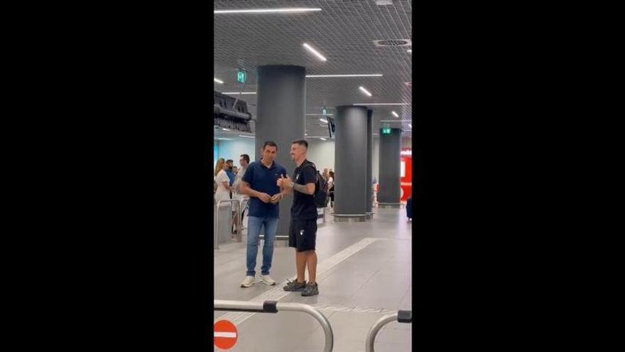 VÍDEO VALENCIA CF | Santamaría aterriza en Grecia para firmar por el PAOK