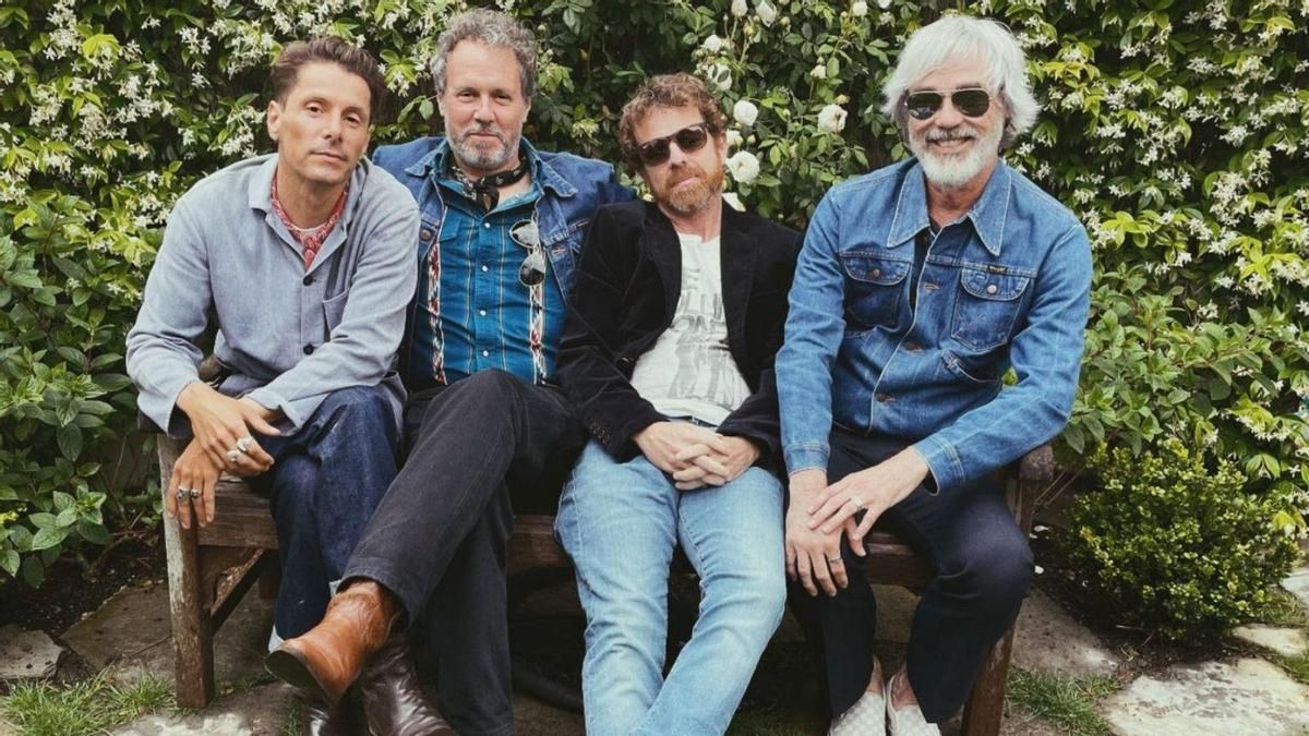 Una formación reciente de la banda «Smile».