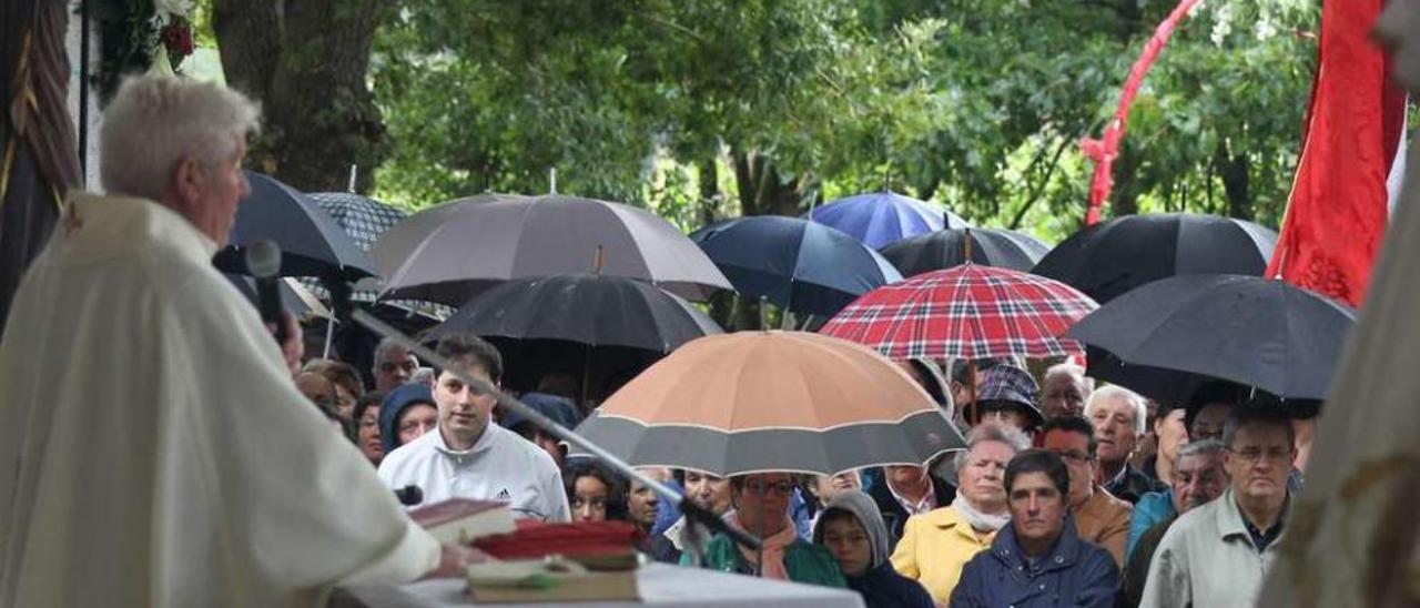 La falta de lluvias conllevó a realizar el Clamor en Bermés y el agua llegó ya ese mismo día. // Bernabé