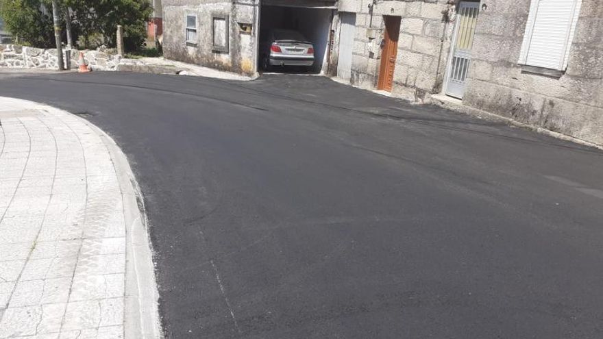 El asfaltado en Quintáns, en Meira. | FARO