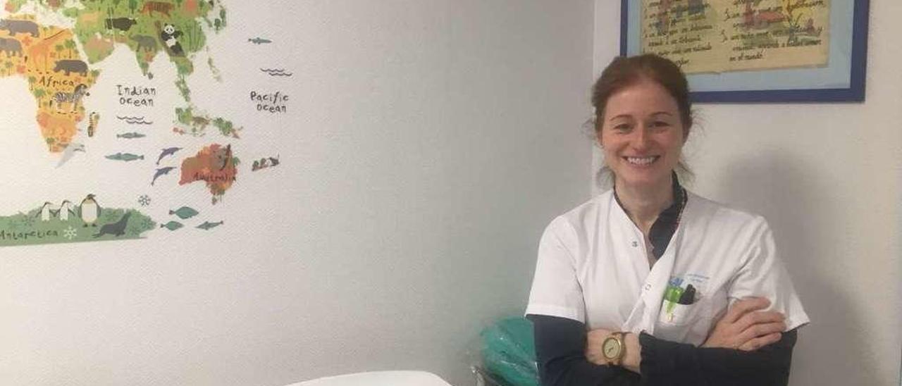 Ana Moráis en su consulta en el Hospital de La Paz, en Madrid.