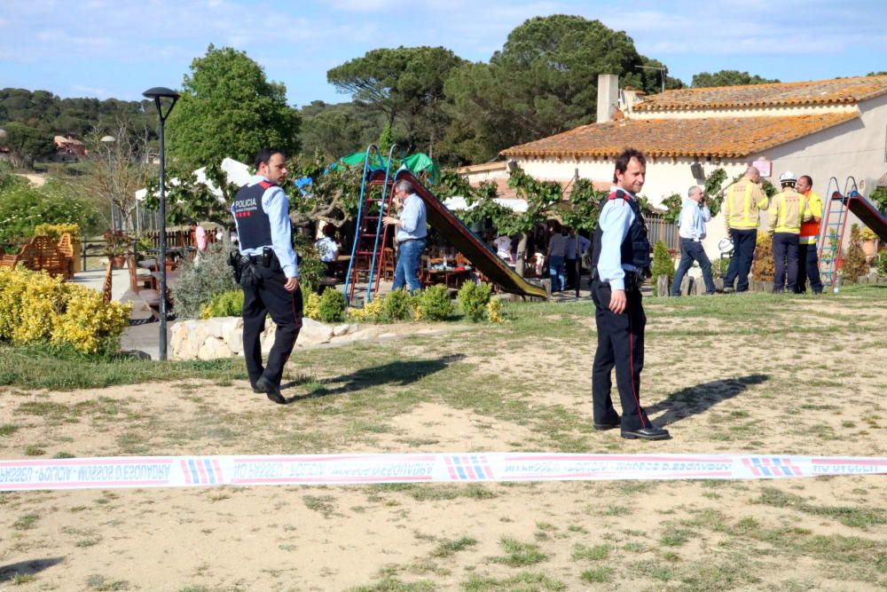 Una niña muere al salir volando un castillo hinchable en Caldes de Malavella