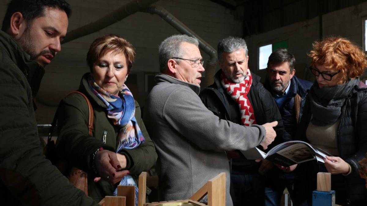 Visita del grupo provincial de IU Córdoba a Castro del Río, este domingo.