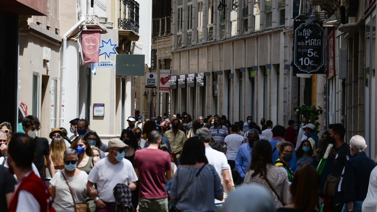 La subida de la incidencia en Málaga se frena con la caída de los contagios