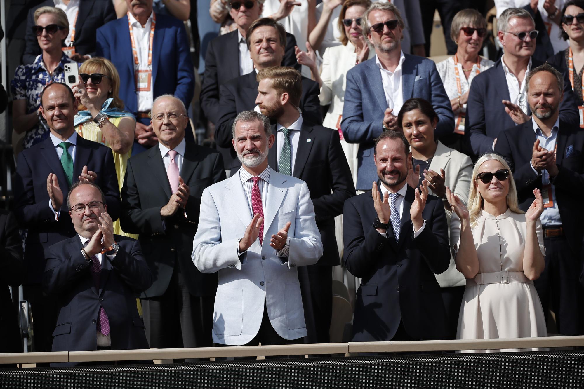 El rey Felipe VI, los príncipes Hakoon y Mette Marit de Noruega, entre representantes políticos