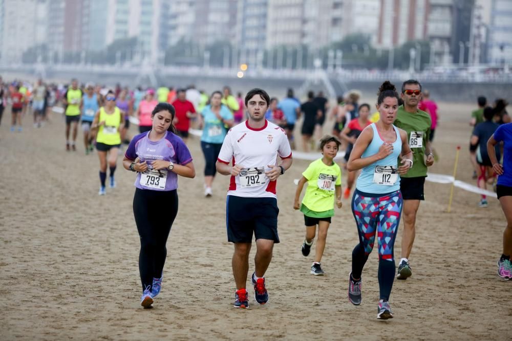 Carrera nocturna por la Playa de San Lorenzo