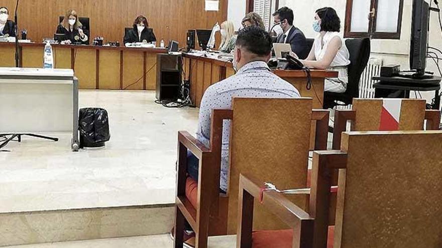 El condenado, durante la vista celebrada ayer en la Audiencia Provincial de Palma.