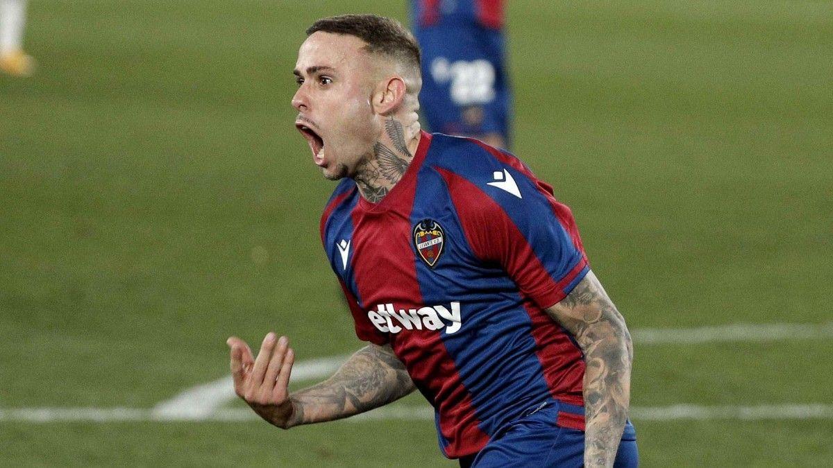 Roger Marti celebra un gol con el Levante