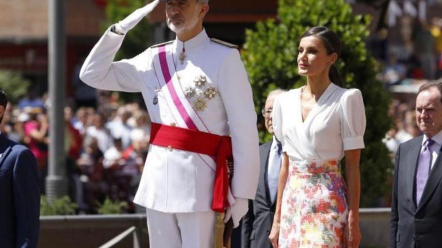 La reina Letizia viste una blusa gallega en su último acto oficial