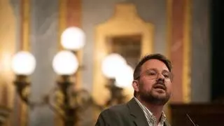 El Congreso, con la abstención del PSOE, tumba la ley de Sumar para prohibir que los fondos compren viviendas