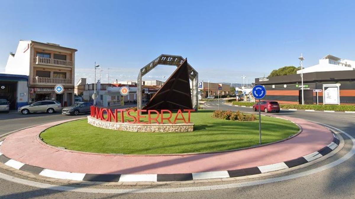 Una rotonda de Montserrat con el topónimo en valenciano.