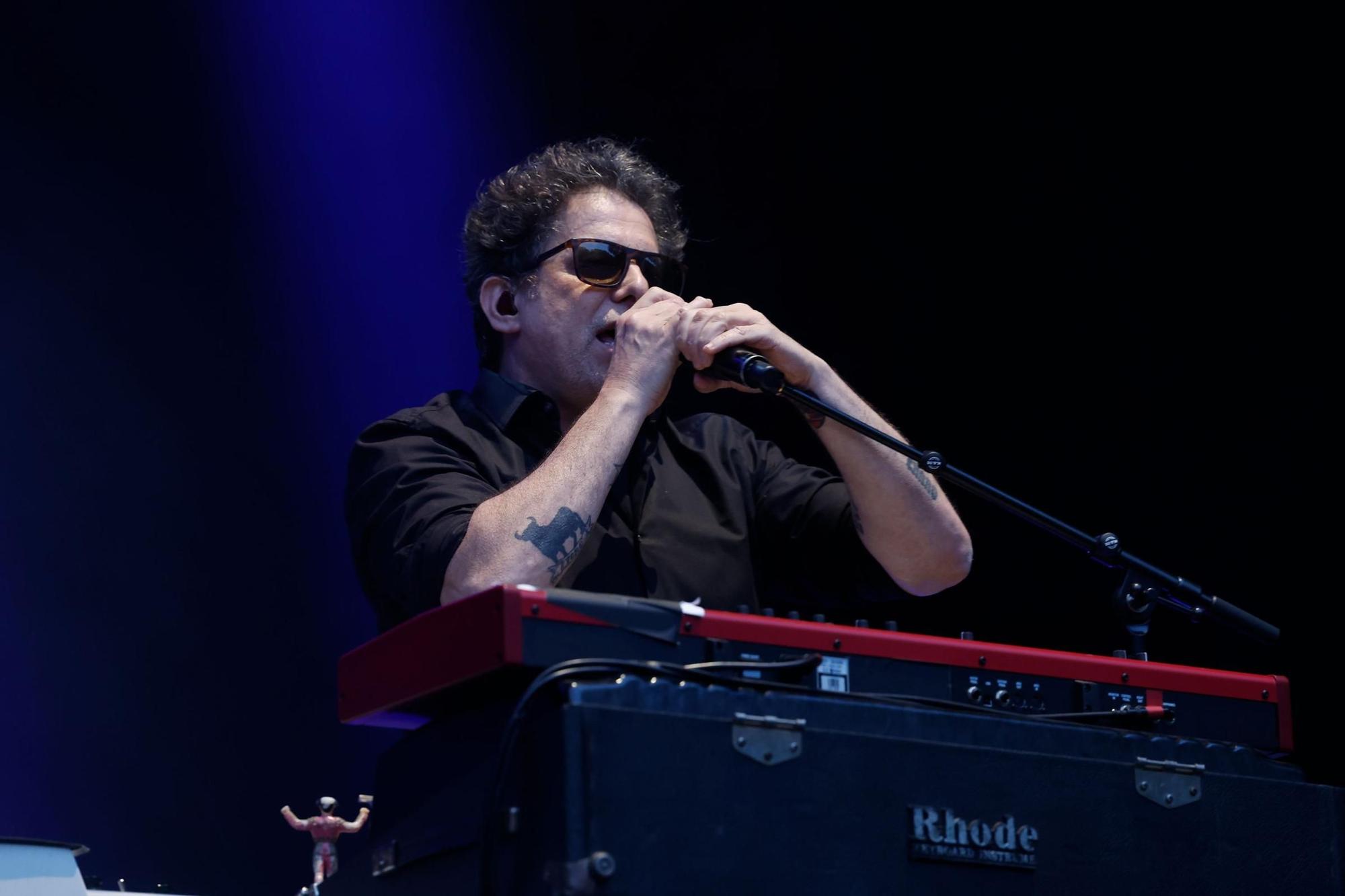 Andrés Calamaro estrena Castrelos ante miles de personas