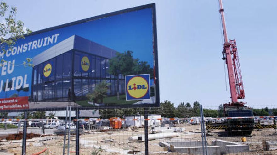 Les obres de la construcció del supermercat Lidl, a la plaça de Salt