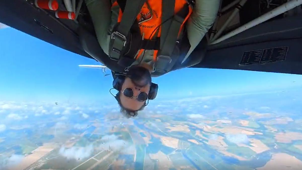 Momento del vuelo acrobático.