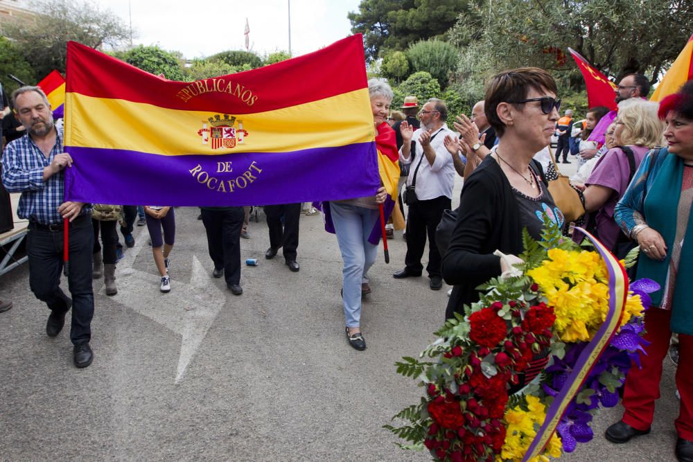 Homenaje en la fosa común de Paterna