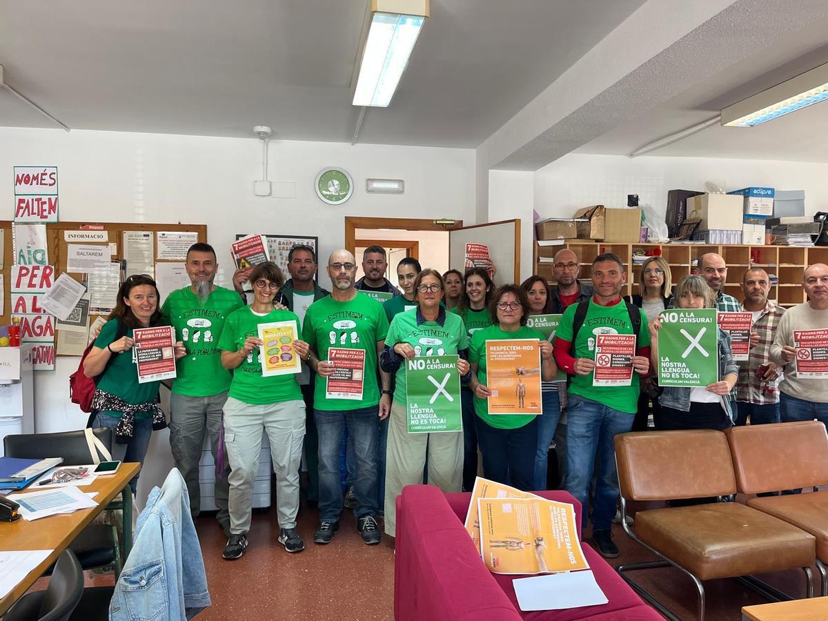 Asamblea de docentes de la comarca de la Marina Alta, concentrada este jueves