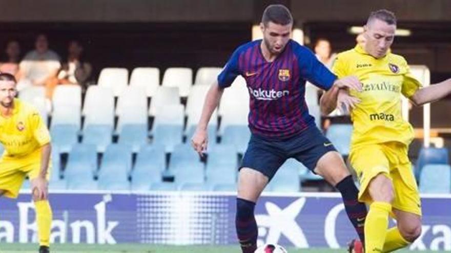 Una acció del partit que ahir va enfrontar al Miniestadi el Barça B i l&#039;Olot.