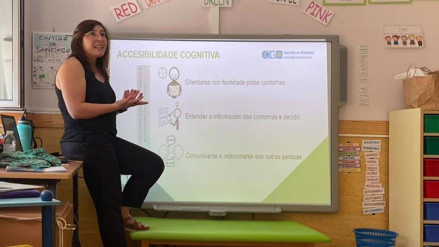 Aitana dando unha formación no CRA María Zambrano (O Rosal, Pontevedra) / CEDIDA