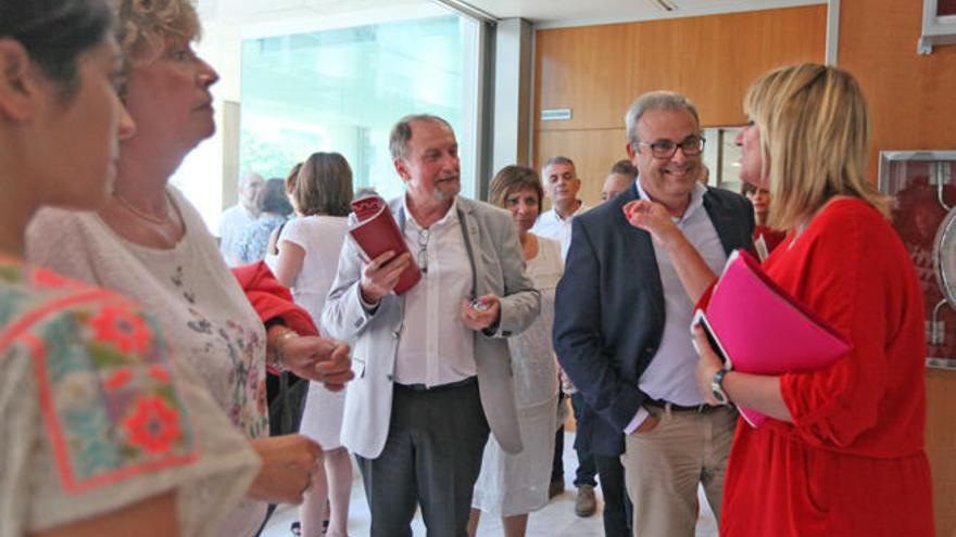Mariano Juan y Vicent Torres salen juntos de la sala de plenos del Consell de Ibiza.