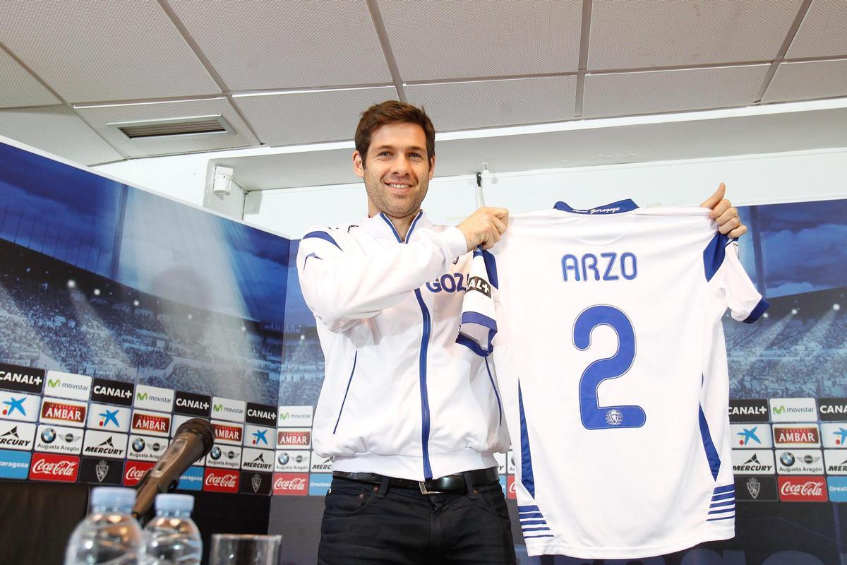 César Arzo, en su presentación con el Zaragoza en enero de 2014.