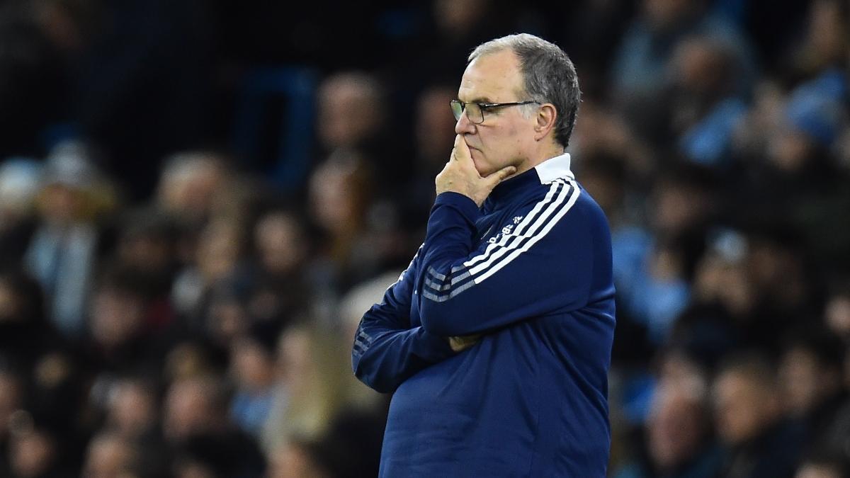 Marcelo Bielsa, dirigiendo al Leeds frente al Manchester City