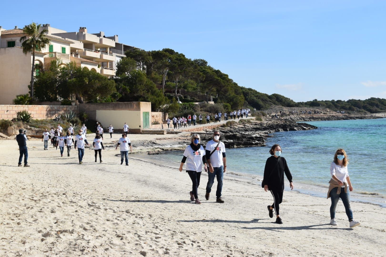 Marcha reivindicativa en la Colònia de Sant Jordi exigiendo un plan de rescate para el sector turístico