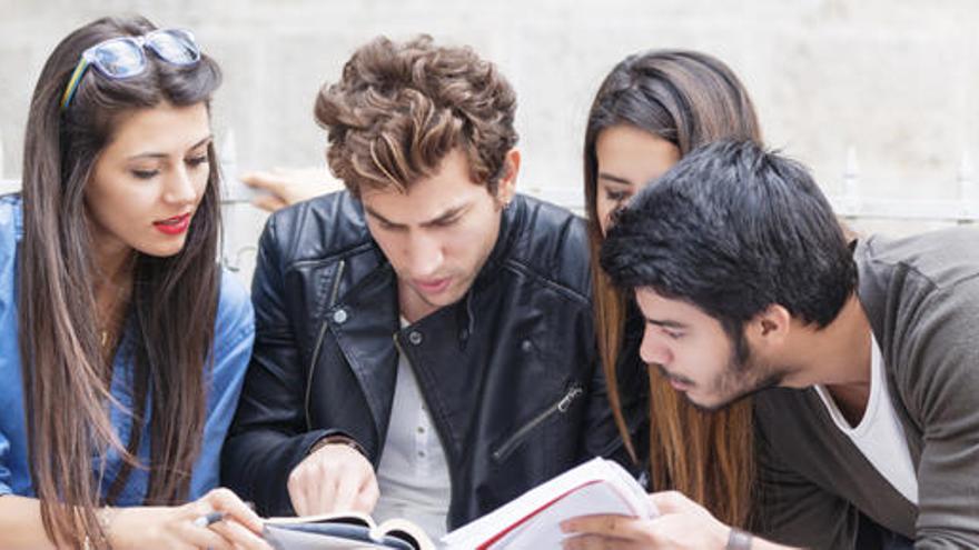 Estudiantes universitarios.