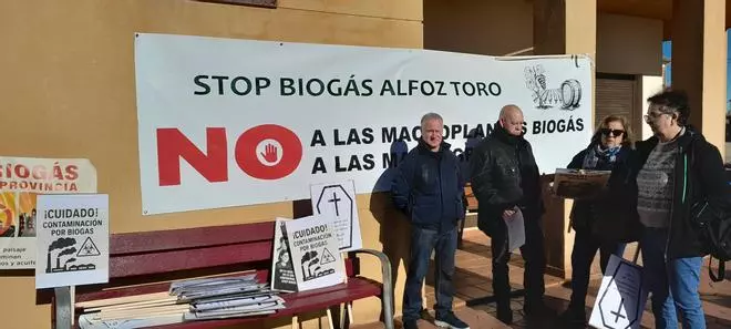 GALERÍA | La concentración en Villardondiego contra las plantas de biogás en el Alfoz de Toro, en imágenes