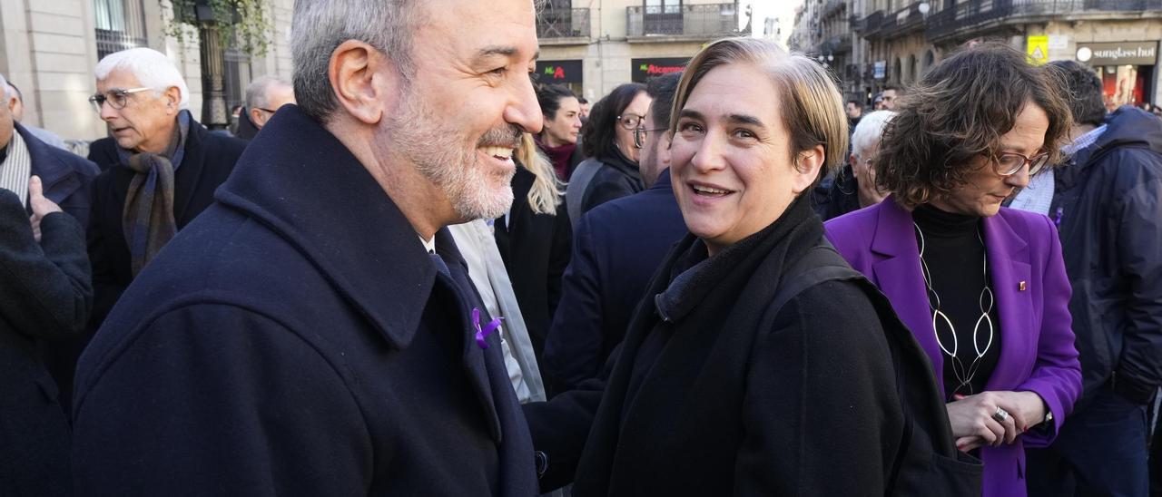 Collboni y Colau, el pasado martes en la plaza de Sant Jaume.