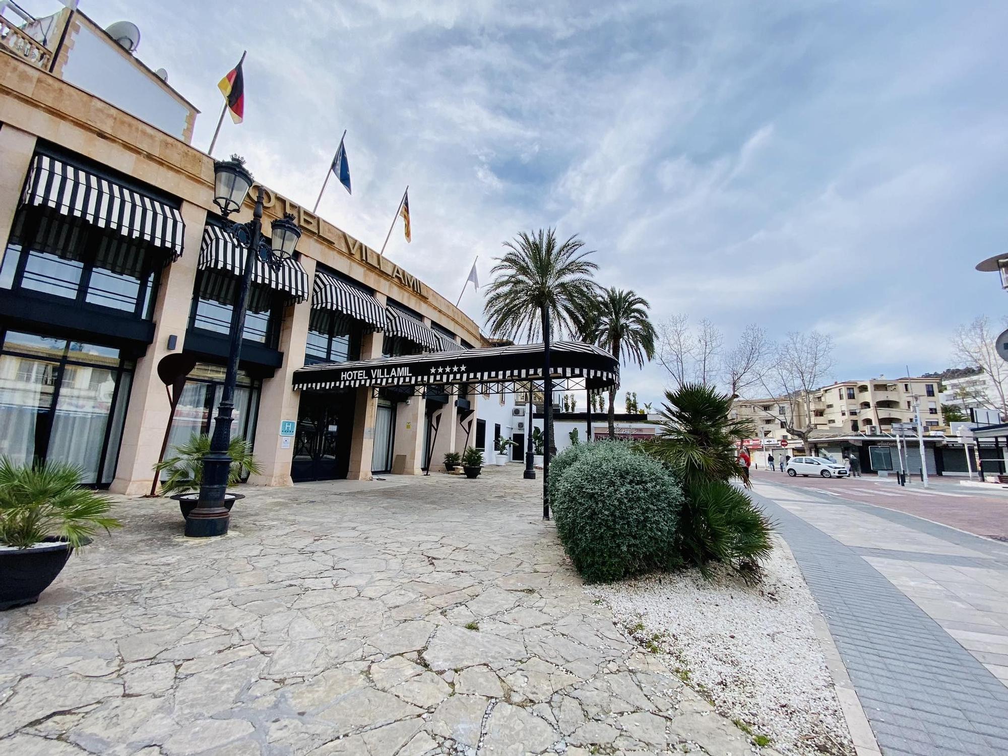 Baustelle an Promenade, geschlossene Hotels, Hunde am Strand: So ruhig geht es derzeit noch in Peguera zu