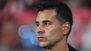 Míchel, el técnico del Girona, durante el duelo contra el Betis en Montilivi.