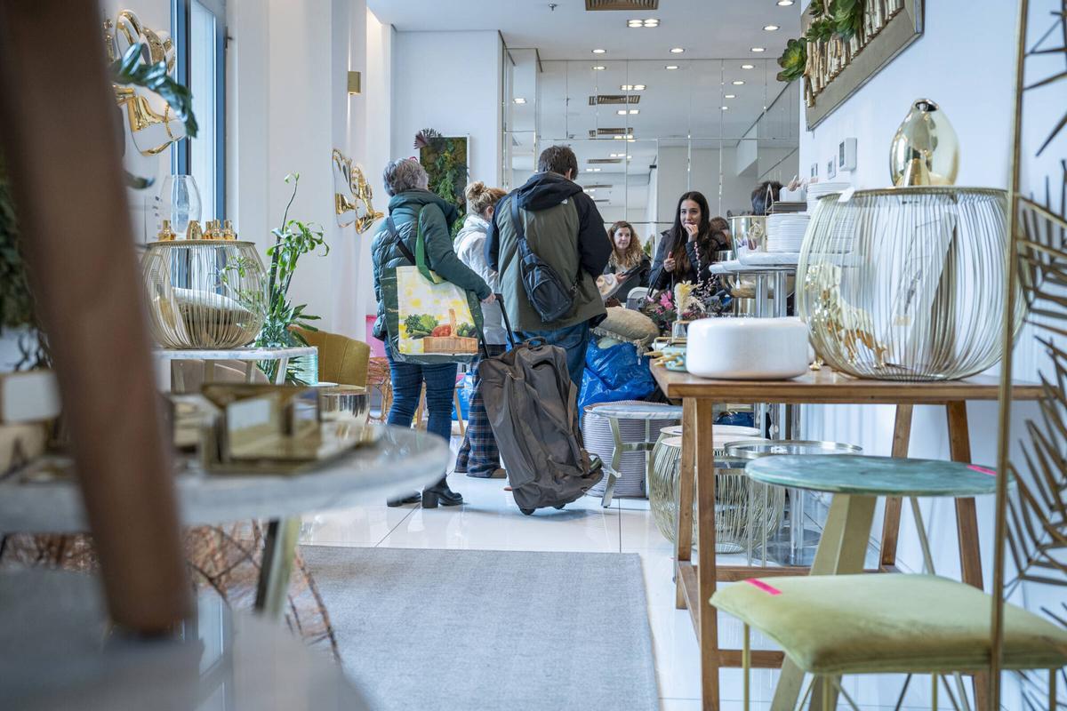 Barcelona. 16 de enero del 2026. Primer día del mercadillo de mobiliario y decoración del 45 Times Barcelona Hotel de Plaza Cataluña. Fotos Sandra Roman.