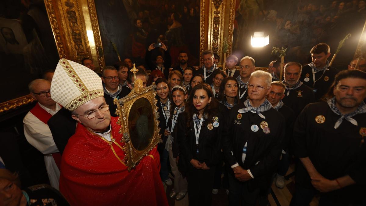 Santa Faz 2025 en Alicante: Así ha sido la extracción de la reliquia