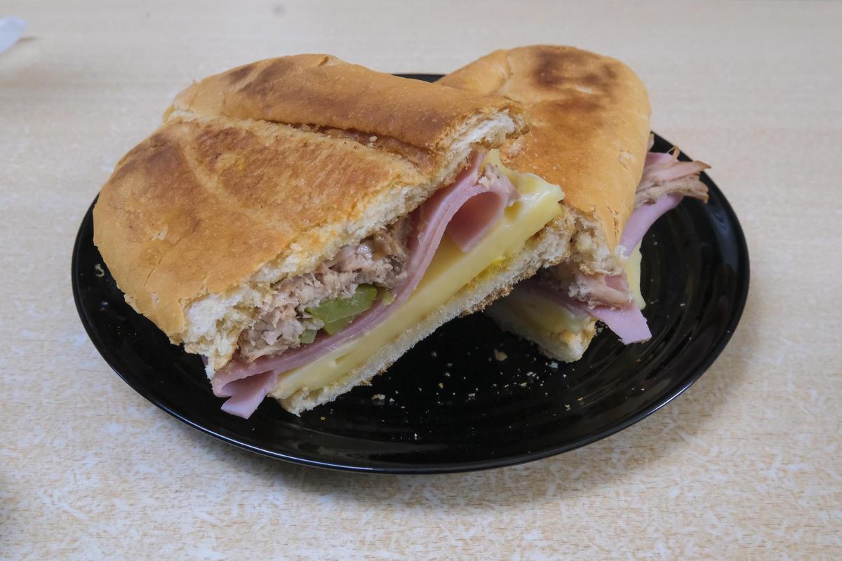 El sándwich cubano, desayuno estrella del restaurante.