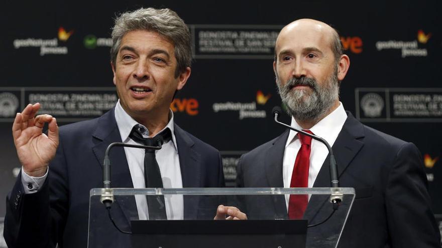 Los actores Ricardo Darín y Javier Cámara tras lograr ex aequo el premio al Mejor Actor