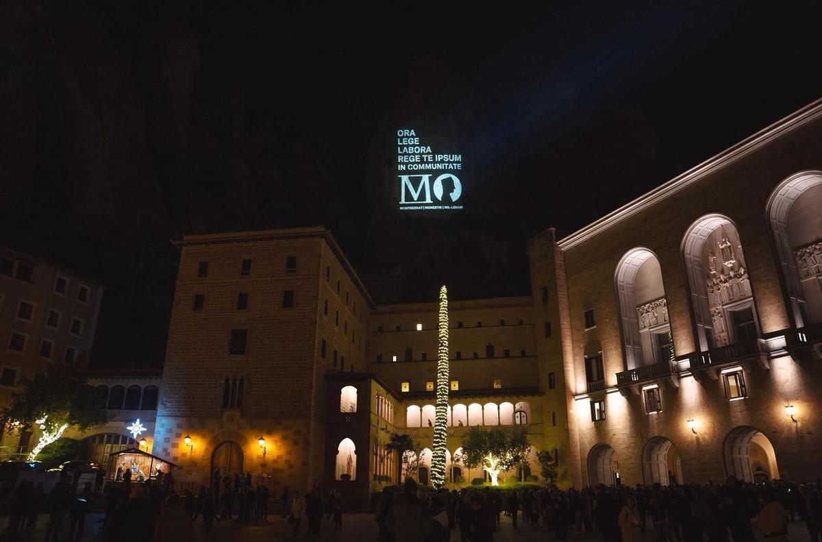 Una imatge de l'espectale exterior de llums com a cloenda